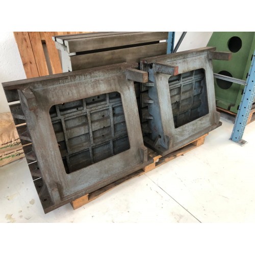 ANGLE PLATES 660 x 750 (2 available)
